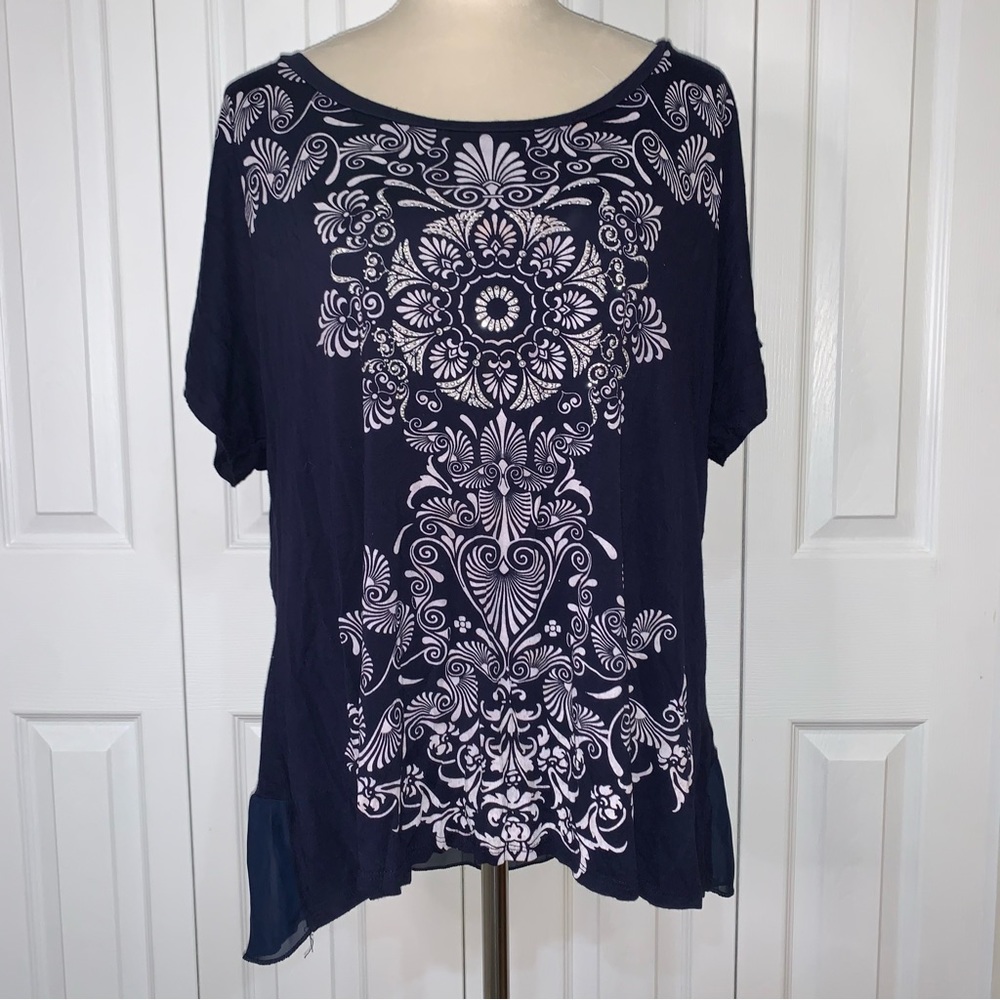 B.L.E.U. SzXL navy white&silver pattern lower back panel rayon&spandex top